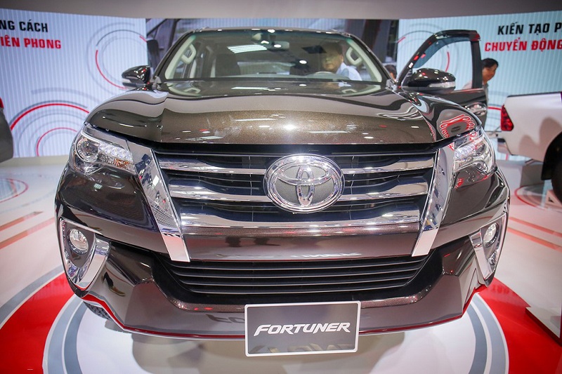 Phan-dau-xe-Toyota-Fortuner-2017