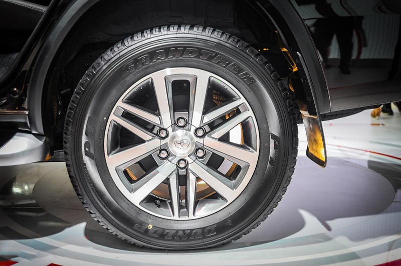 banh-xe-Toyota-Fortuner-2017