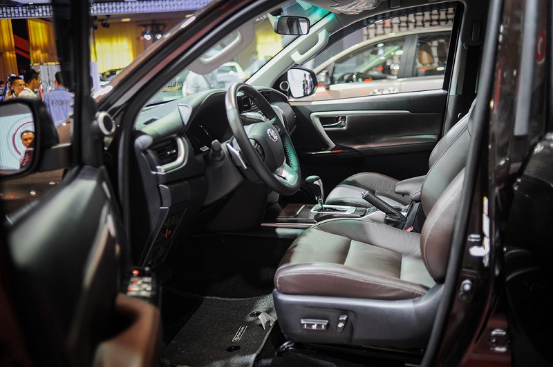 khong-gian-noi-that-Toyota-Fortuner-2017