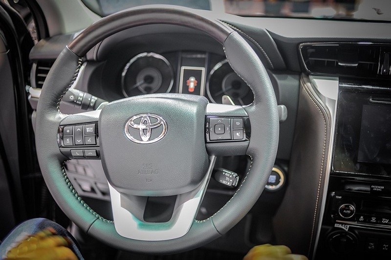 vo-lang-Toyota-Fortuner-2017